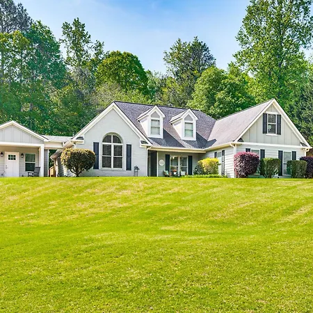 Outdoor Entertainment Area Sharpsburg Home!